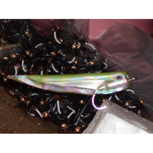 Gummy Minnow pearl green fly